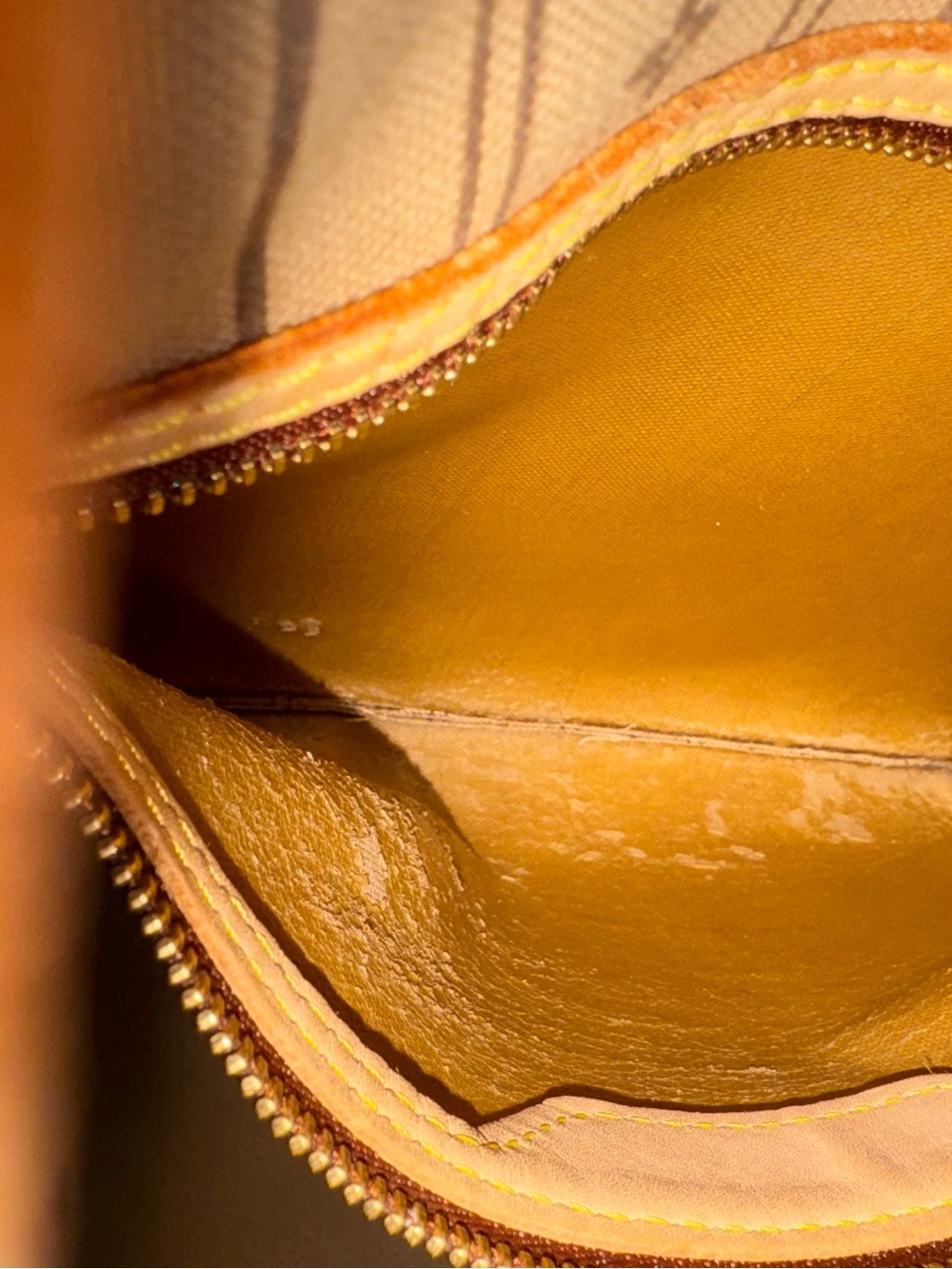 Louis Vuitton Neverfull MM - Picture 10 of 13